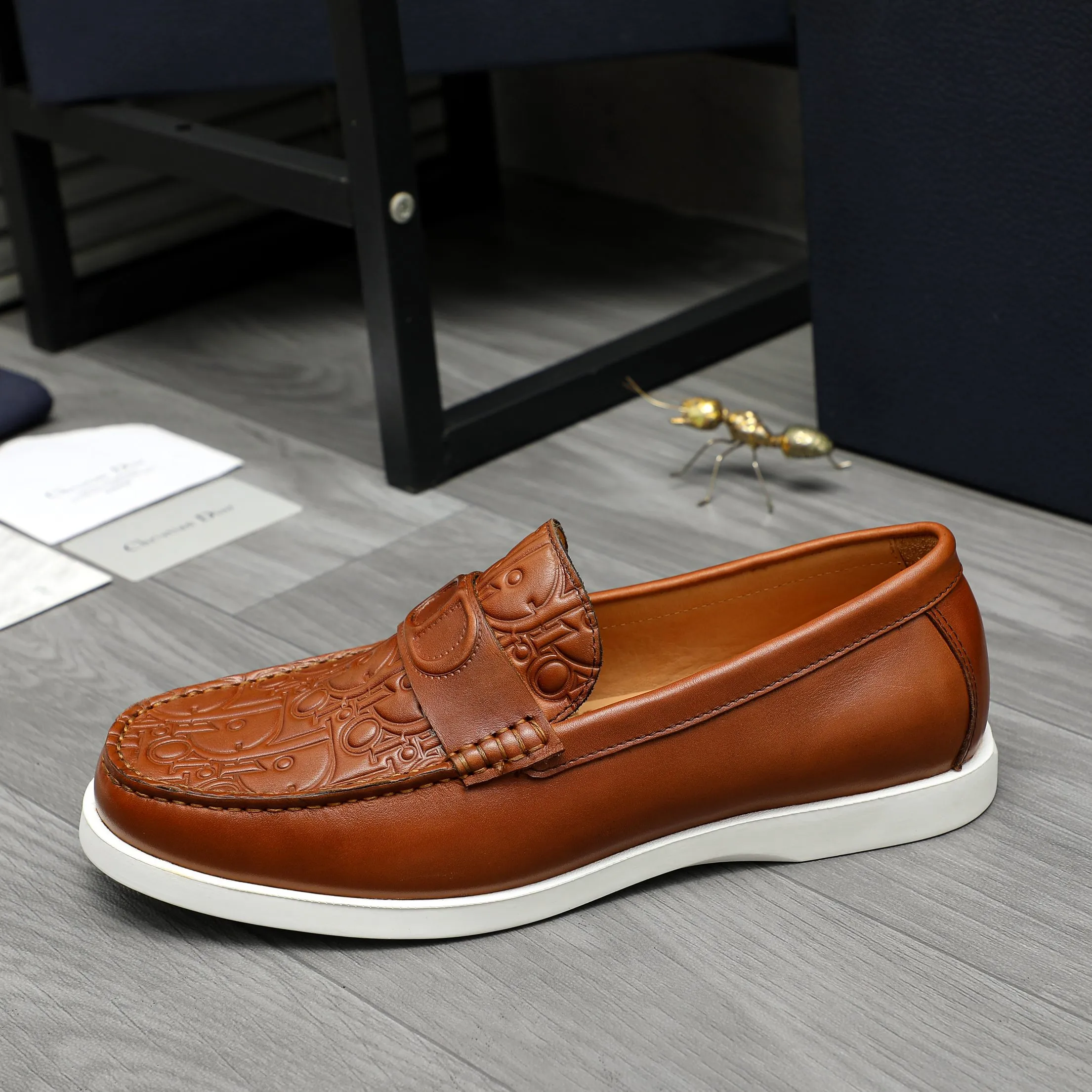 Men's shoes 💰460 Product trademark: Dior "Dior" casual slip-on leather shoes Regular size: 39-44 Product material: Selected cowhide embossed upper, cowhide lining, rubber outsole